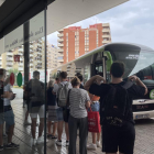 Imatge d'un autobús exprés.cat a l'estació de Tarragona dimarts al migdia.