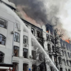 Ataque de Rusia con un cohete en un edificio en Járkov.