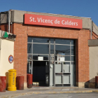 Imatge de l'entrada a l'estació de tren de Sant Vicenç de Calders.