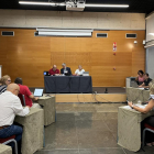 El ple s'ha celebrat al Palau de Congressos a causa de les filtracions d'aigua que hi ha hagut al Saló de Plens.