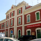 Façana principal de l'estació de trens de Vilafranca del Penedès.