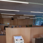 Imatge del caixer automàtic a les oficines d'Aigües de Reus.