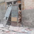 L'edifici del carrer del Vidre que es va esfondrar el passat mes d'abril i va alertar als socialistes.