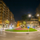 Imatge de la plaça d'Antoni Villarroel sense llum natural.