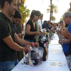 Imagen de la distribución de copas dentro de la Fiesta del Xarel·lo de Cunit.