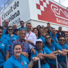 Els voluntaris de Tarragona 2017, amb el director del Circuit de Catalunya