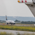 Una imatge d'arxiu d'un avió de Ryanair a les instal·lacions de l'Aeroport de Reus.