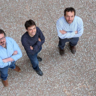 Los investigadores de la URV David Sánchez, Sergio Martínez y Josep Domingo-Ferrer son los creadores de la aplicación móvil.
