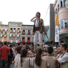 Els elements del seguici festiu ballaven a la plaça del Mercadal i pels carrers de la ciutat en l'últim dia de festivitat, a l'espera que s'acabés el dia amb la darrera Tronada de la jornada.