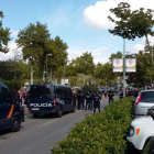 Furgons de la Policía NAcional desplegats a Girona.