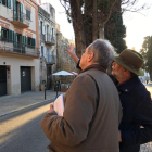 Bostnavaron recibe información de Buqueres delante de la Casa Ximenis de Tarragona.