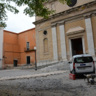 Imatge de les obres que s'estan duent a terme a la plaça de l'església de Sant Joan.