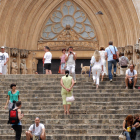 Imatge d'arxiu d'alguns turistes als voltants de la Catedral de Tarragona.