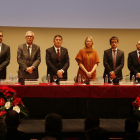 El rector de la URV, Josep Anton Ferré, y la consellera de la Presidencia, Neus Munté, acompañados de otras autoridades, en el acto de celebración del 25º aniversario.