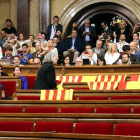 Àngels Martínez Castells, que ahora ha abandonado Podem Catalunya, protagonizó una de las imágenes del proceso, retirando banderas españolas en el Parlament, el 6 de septiembre pasado.