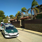 La Guàrdia Civil ha realitzat diferents registres en xalets de l'avinguda de la Camèlia de Castellmoster.