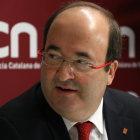 Primer pla del candidat del PSC el 21-D, Miquel Iceta, durant una roda de premsa a la seu de l'ACN.