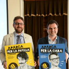 El president d'Aparcaments TGN, Josep Acero (dreta), i el gerent d'Aparcaments TGN, Sergio Arts, amb els cartells promocionals de la campanya.