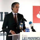 Pla mitjà del ministre de Foment Íñigo de la Serna durant la seva conferència aquest 07/11/2017 a València.