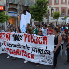 Cerca de 200 personas reclaman una sanidad pública y de calidad en una marcha por Tarragona