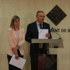 La regidora de Salut de Reus, Noemí Llauradó, i l'alcalde de Reus, Carles Pellicer.