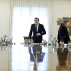 Rajoy y los ministros al inicio del Consejo de Ministros extraordinario para aprobar las medidas del 155 para Cataluña, el 21 de octubre del 2017
