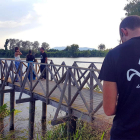 Un operador de cámara grabando una de las escenas de la nueva serie documental sobre danza de Netflix en el delta del Ebro.