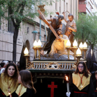 El Viacrucis dels Natzarens va sortir de l'església de Sant Francesc i va discórrer per carrers de la Part Alta de Tarragona.