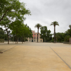 La Plaça del parque de Mas Iglesias es uno de los puntos donde hay más incivismo de la zona.