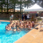 Algunos de los participantes en las 24 horesde natación solidaria en Prades.