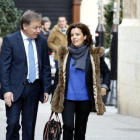 La vicepresidenta del govern espanyol Soraya Sáenz de Santamaría arriba al Palau de la Generalitat Valenciana acompanyada del delegat del govern espanyol Juan Carlos Moragues.