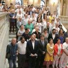 Els impulsors de la ILP de la renda garantida de ciutadania celebren, amb el Govern i representants dels grups parlamentaris, que la cambra hagi aprovat per unanimitat la prestació.