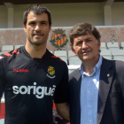 El jugador argentino, el día de su presentación, al lado de Josep M. Andreu, presidente del Nàstic.