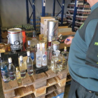 Imagen de parte de las botellas incautadas por la Guardia Civil en Llorenç del Penedès.