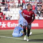Ike Uche, celebrando uno de los dos goles que marcó contra el Girona en el Nou Estadi en la antepenúltima jornada lliguera del pasado campeonato.