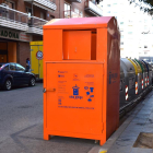 El contenedor se encuentra situado ante el número 4 de la calle Manuel de Falla.