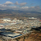 Imagen aérea del polígono industrial de Valls y de montañas en el fondo, en una imagen publicada el 14 de febrero del 2017.