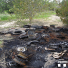 Imagen de los neumáticos quemados en un terreno agrícola de la Secuita.