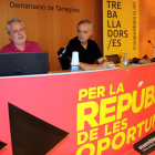 Jaume Morron, autor de l'estudi, a l'esquerra de la imatge, presentant el seu treball 'El preu de la dependència'