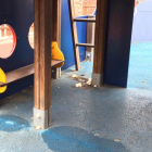 Defecan en un parque infantil del Serrallo y no se limpia en una semana