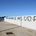 El cartell d'entrada del centre penitenciari de Mas d'Enric.