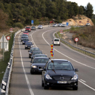 Imatge general de la marxa lenta de vehicles organitzada pel CDR entre les Borges i Montblanc, a l'entrada de Vinaixa des de Montblanc.