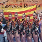 Las componentes del equipo Marta Martín, Ainhoa Sànchez, Ivet Canela, Aina Perramon, Ariadna Morell y Adriana Pinilla con la entrenadora Gisela Camarero.