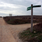 Uno de los puntos indicadores de las diferentes rutas que hay señalizadas en el parque de la Serra.
