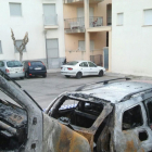 Los dos vehículos quemados.