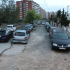 L'inici de l'avinguda Joan Antonio i Guàrdias presenta una zona sense asfaltar.