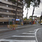 La Avenida Carles Buigas alberga muchos establecimientos y locales estacionales dirigidos al turismo.
