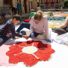Las alfombras de flores llenan las calles de Reus