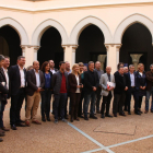 Foto de familia de los miembros de la AMI una vez acabada la reunión en el seminario de Tarragona.