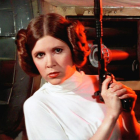 La actriz encarnando a la mítica princesa Leia de Star Wars.